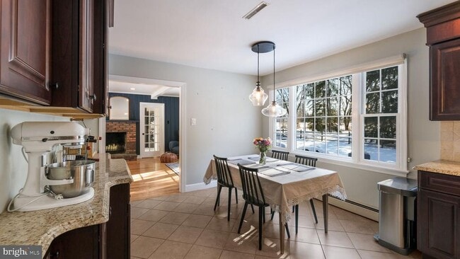 Building Photo - 154 Ash Way