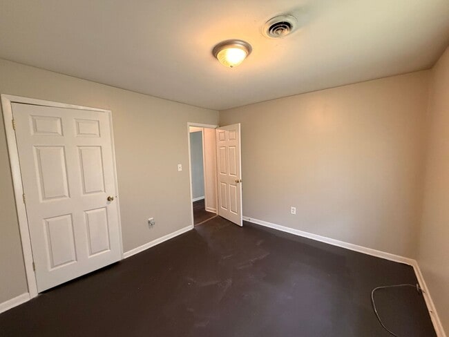 Building Photo - 1706 Minerva Dr