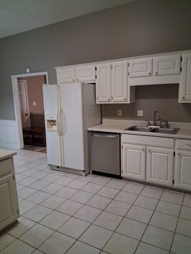 Building Photo - 120 Woods Edge Dr