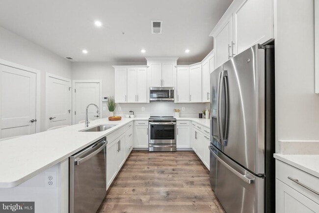 Building Photo - 44603 Wolfhound Sq