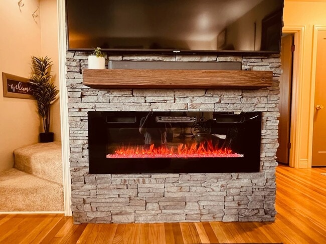 Building Photo - 2 Bed, 1 Bath Newly Renovated Rental