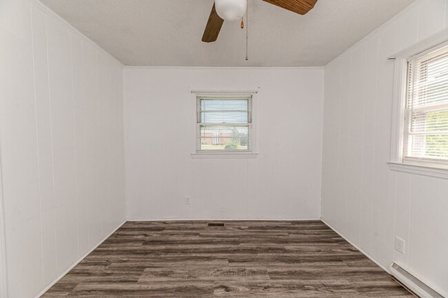 Building Photo - 2911 Wicker St