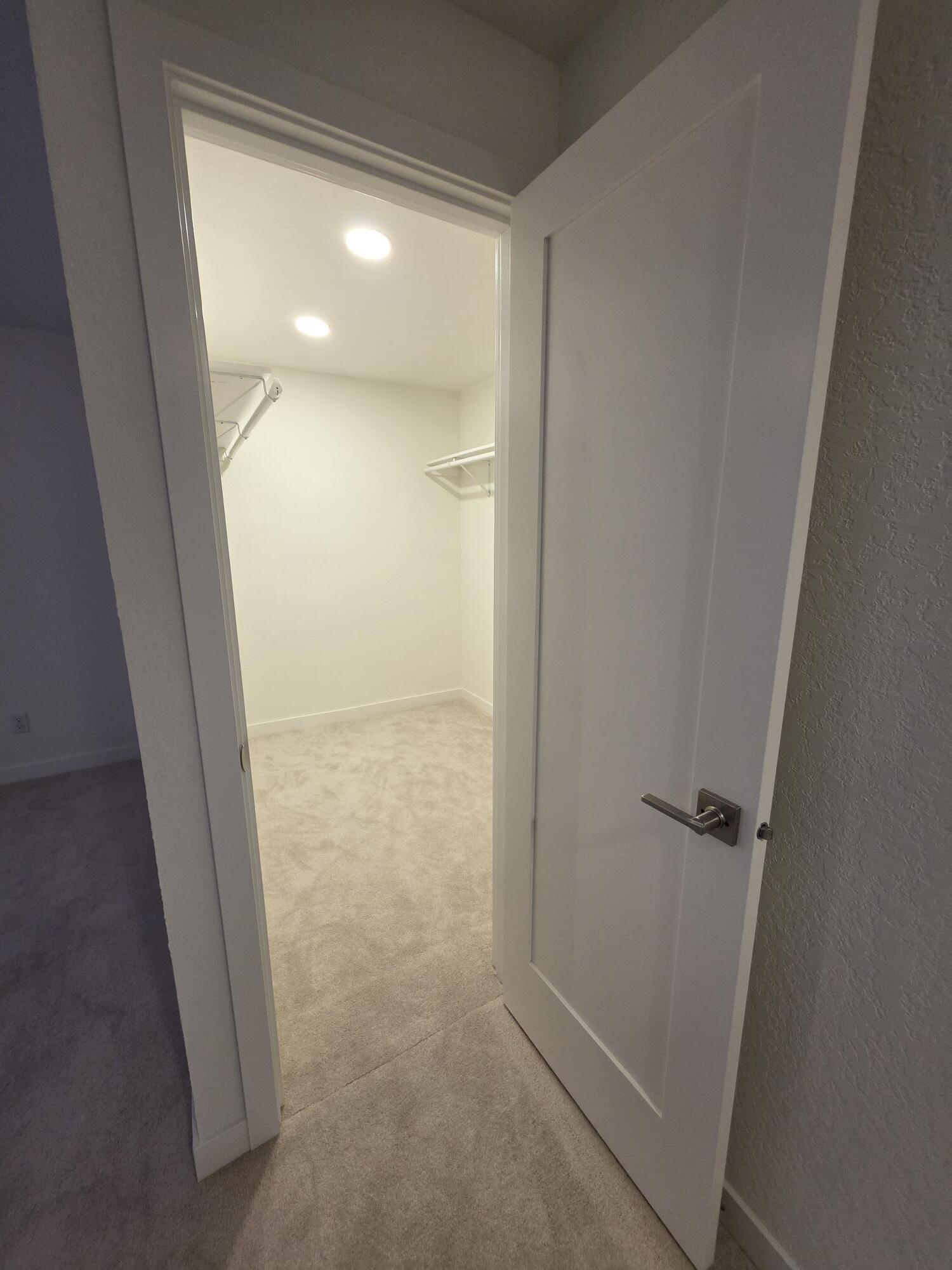 Primary Suite - Huge Walk In Closet - 4100 Lake Washington Blvd N