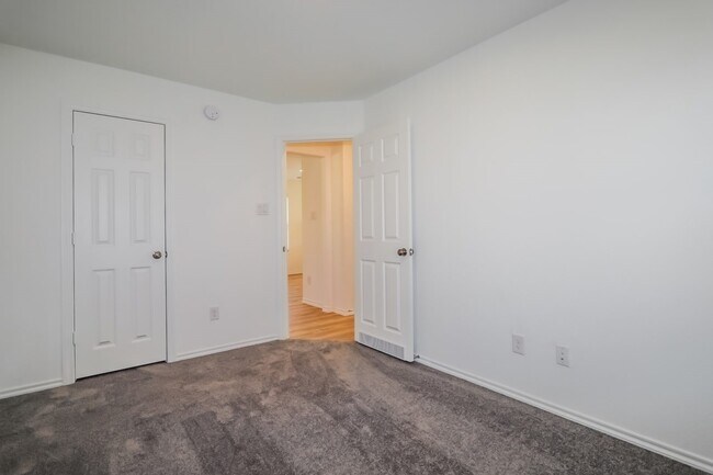 Building Photo - 11052 N Lake Mist Ln