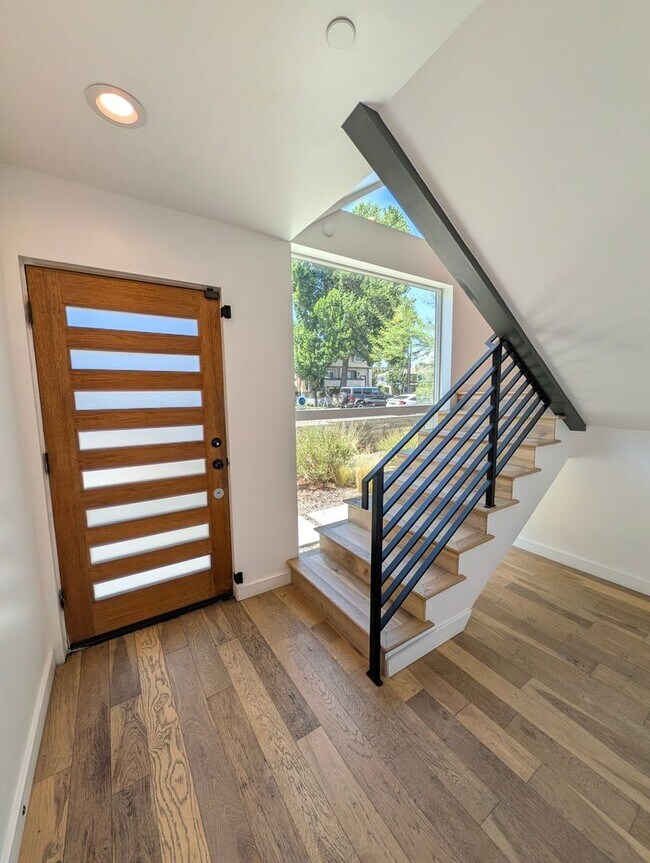 Building Photo - 4260 Laurel Canyon Blvd