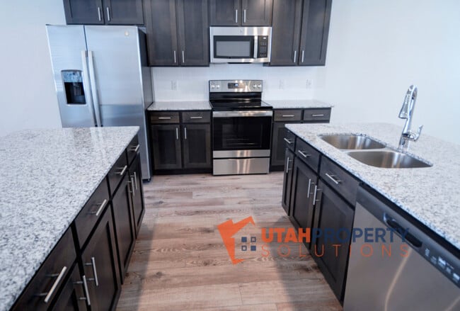 Building Photo - 1042 W 430 S