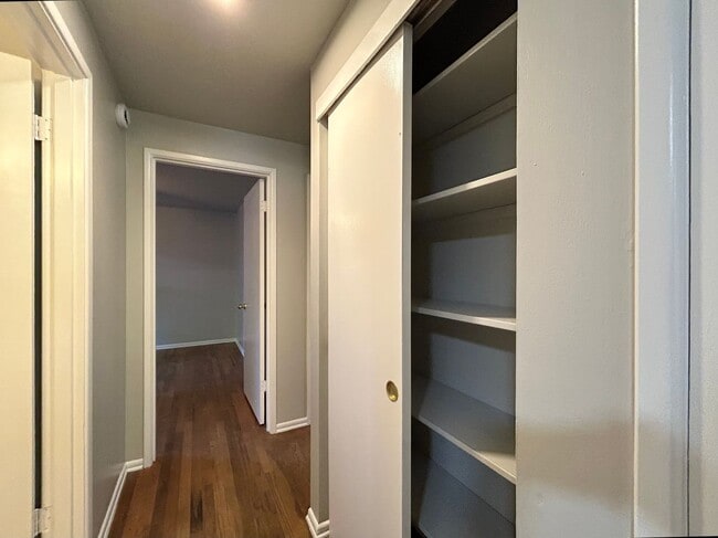 Building Photo - Spacious 3 Bed, 1.0 Bath House - Fully Fen...