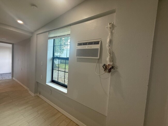 Building Photo - 911 NW 62 Ave