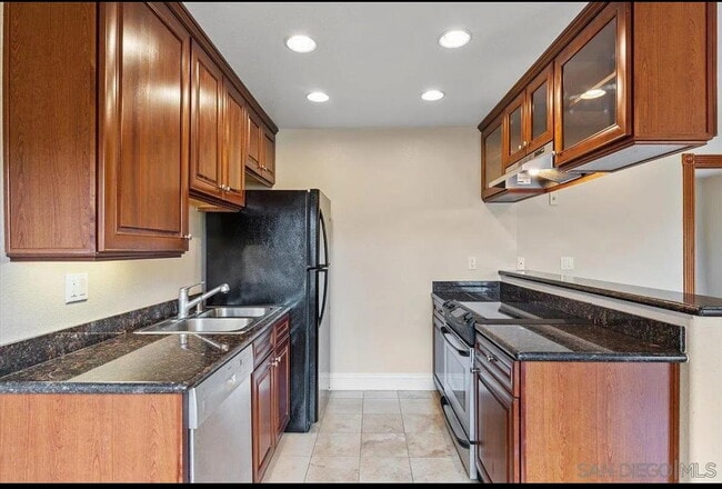 Building Photo - "Chic 1-Bedroom Retreat with Modern Comfor...