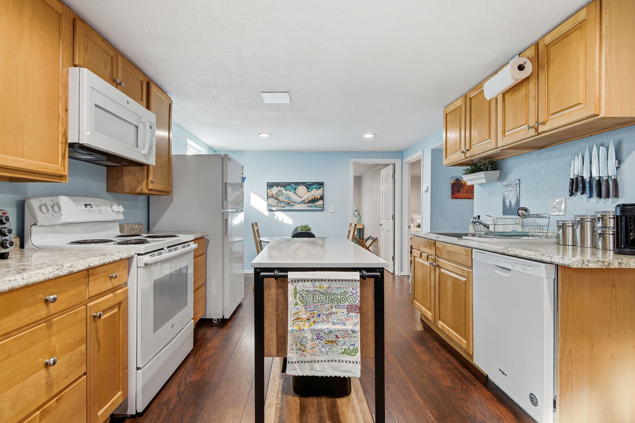 Building Photo - 1556 S Field Ct
