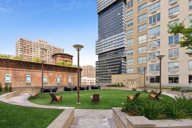 Building Photo - 88 Morgan St