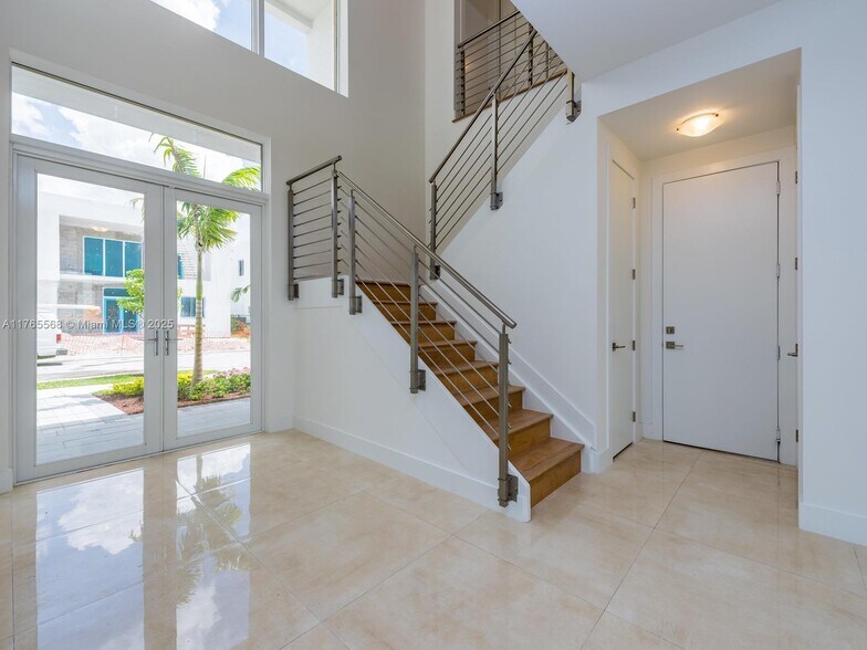 Building Photo - 7456 NW 101st Ave