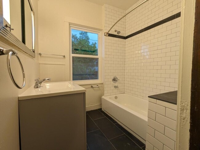 Building Photo - 6534 Deary St