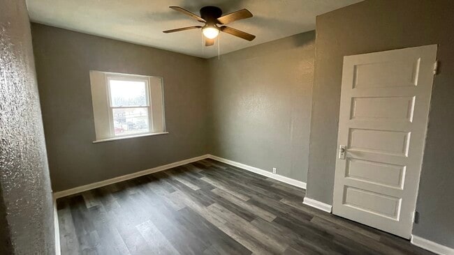 Building Photo - 2311 Grandview Ave