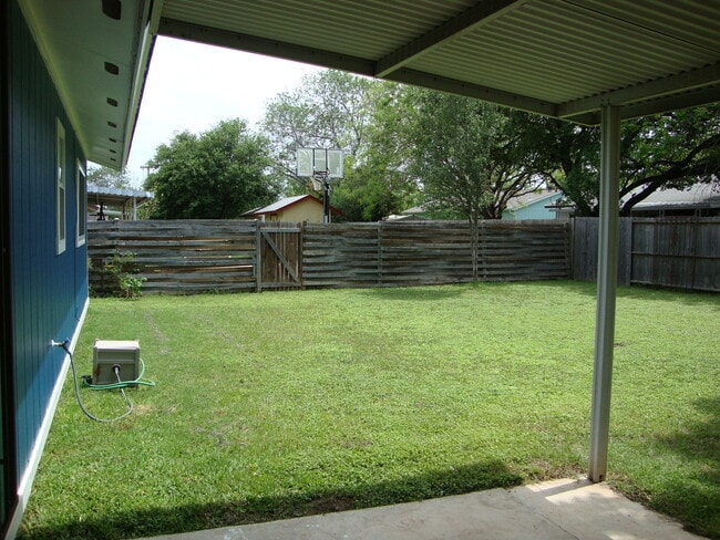 Building Photo - Pipers Meadow