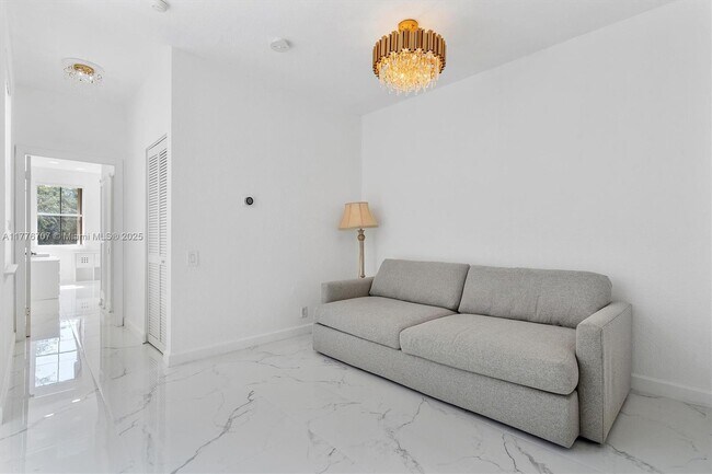 Building Photo - 1382 Harbor View W