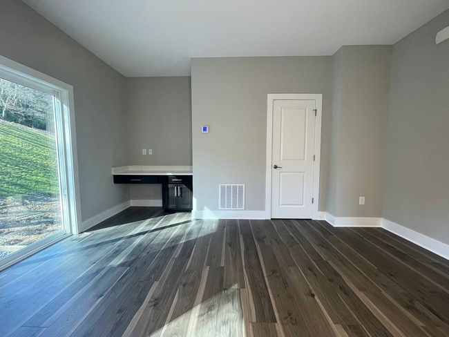 Building Photo - Beautiful 3 Bedroom Townhome in Delmont, P...