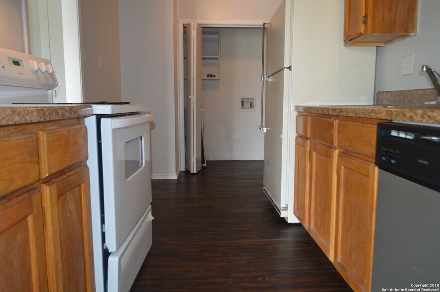 Building Photo - 7536 Oak Chase