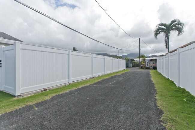 Building Photo - Kailua Pet Friendly - 3 bedroom, 1 bathroom