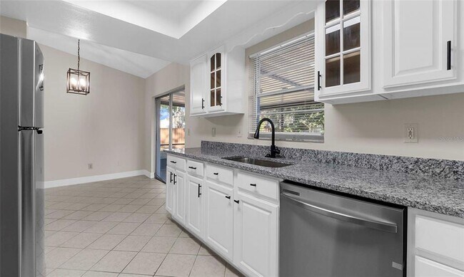 Building Photo - 14615 Daybreak Dr