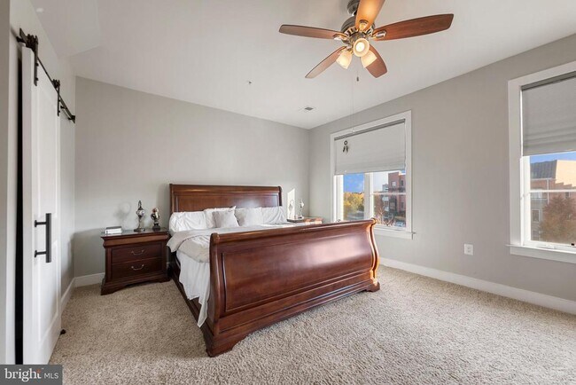 Building Photo - 710 E Howell Ave