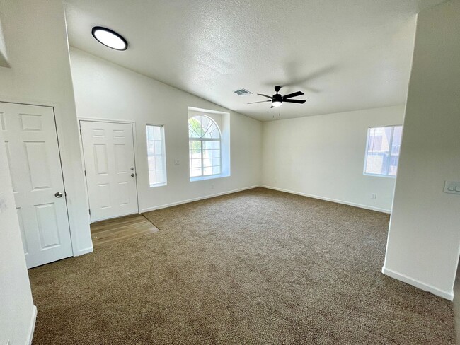 Building Photo - Newly Update 2 Bedroom Home in Mohave Valley!