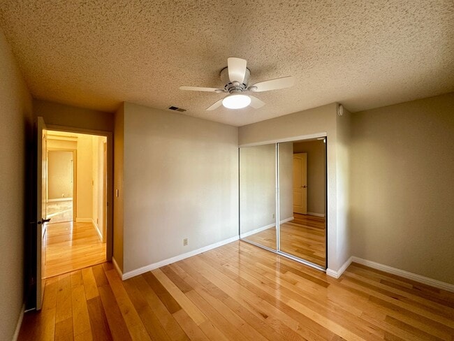 Building Photo - Single Story Court location