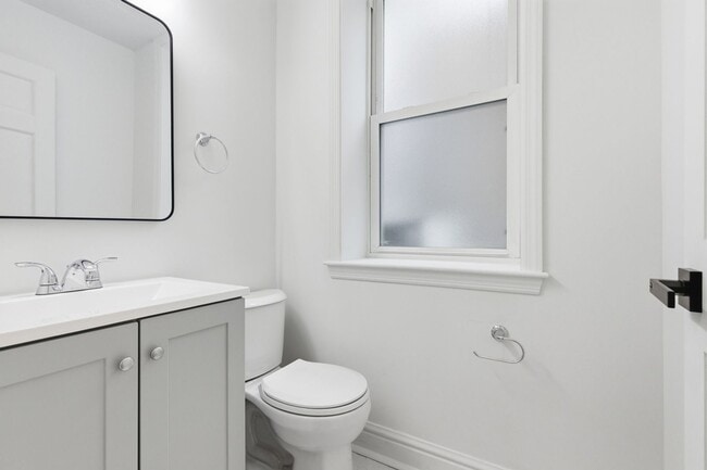 Building Photo - 2306 E Carson St