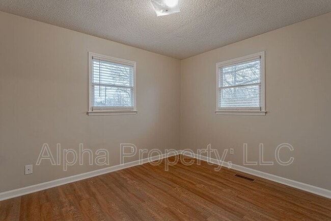 Building Photo - 30 Cox St