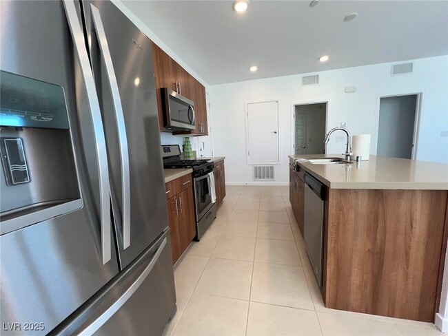 Building Photo - 11237 Rainbow Peak Ave