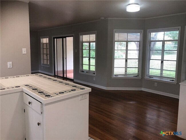 Building Photo - 1175 Canyon Dr