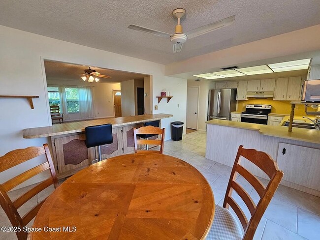 Building Photo - 435 Dove Ln