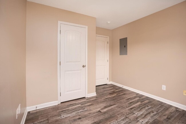 Building Photo - 2469 Waterstone Cir