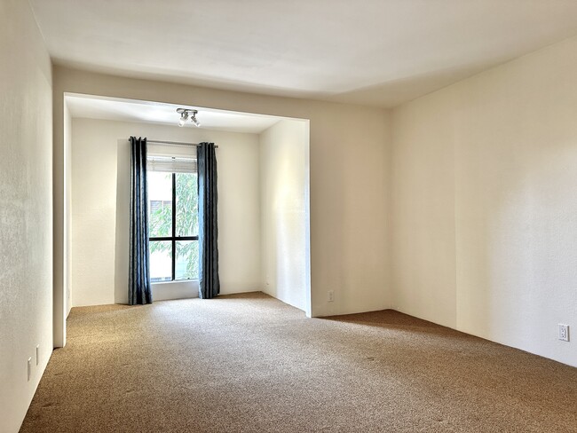 Building Photo - 5125 E Waverly Dr