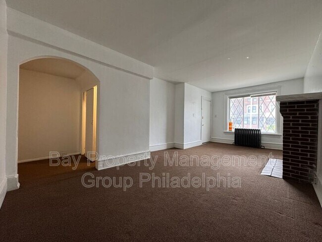 Building Photo - 4935 Walnut St