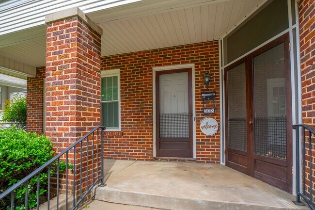 Building Photo - 303 N Woodrow St