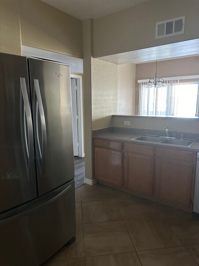 Building Photo - 7255 W Sunset Rd