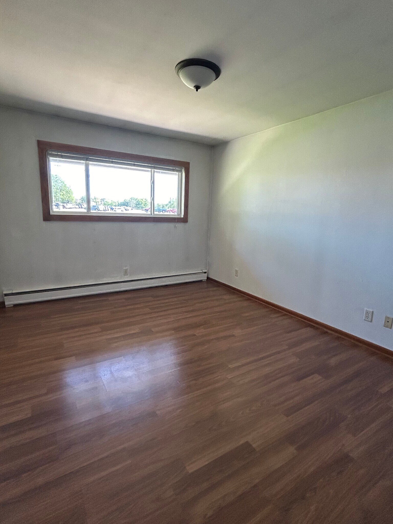 Building Photo - 608 19th Ave W