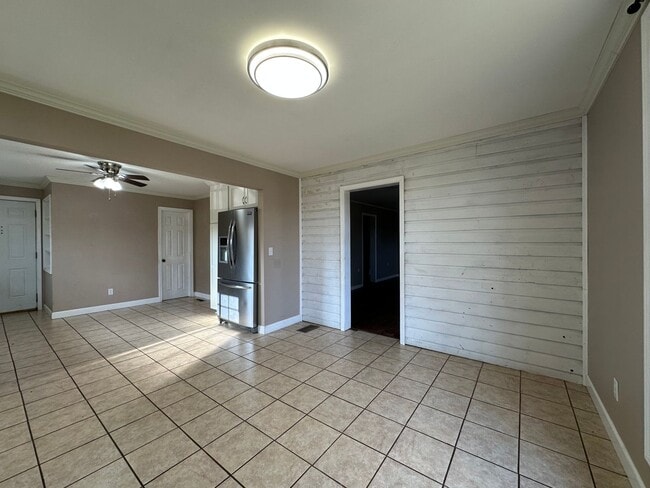 Building Photo - 3 Bdrm/1 Bath Brick Home  Kingsport TN