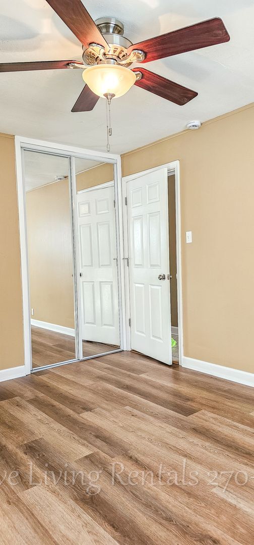 Building Photo - Cozy home with a stunning view!