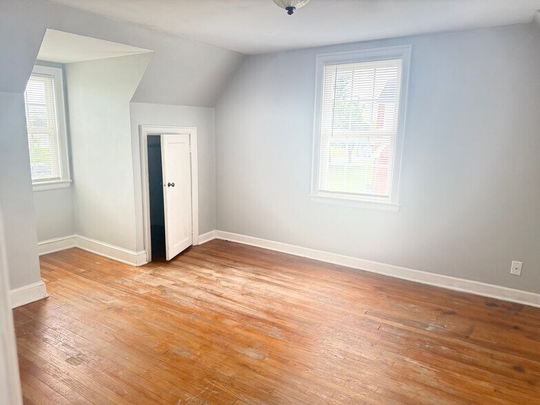 Building Photo - 129 Garber Ln