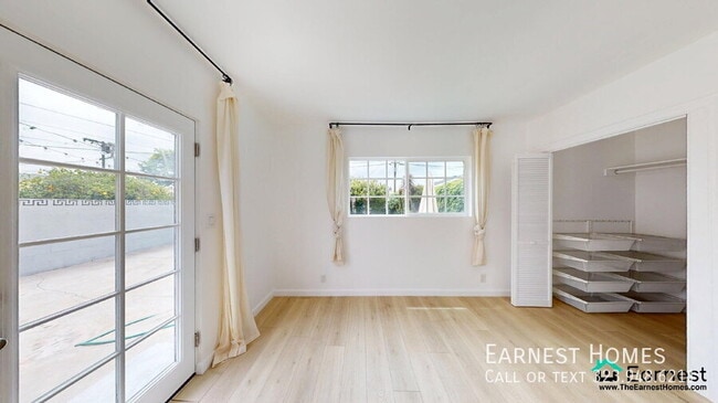 Building Photo - 2032 W 80th St