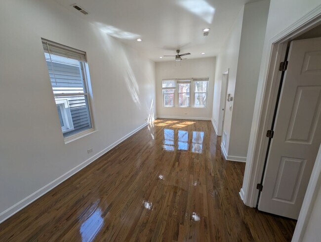 Building Photo - AM-Moffat LLC