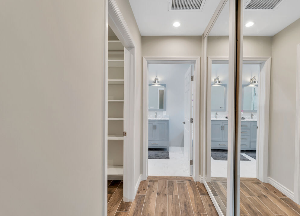 Building Photo - 4242 Van Nuys Blvd