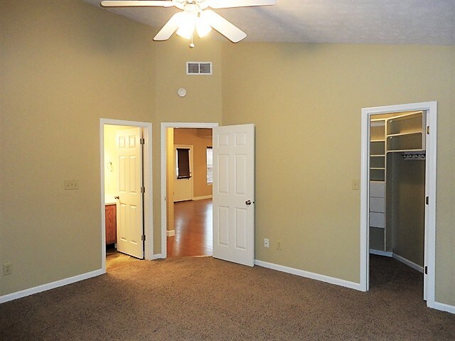 Building Photo - 559 Prince Dr