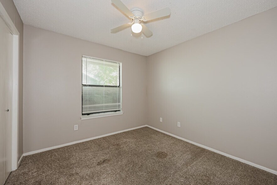 Building Photo - 8540 Whitney Dr