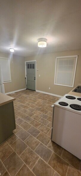 Building Photo - 2216 Bandler Rd