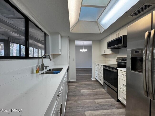 Building Photo - 1508 Poplar Dr