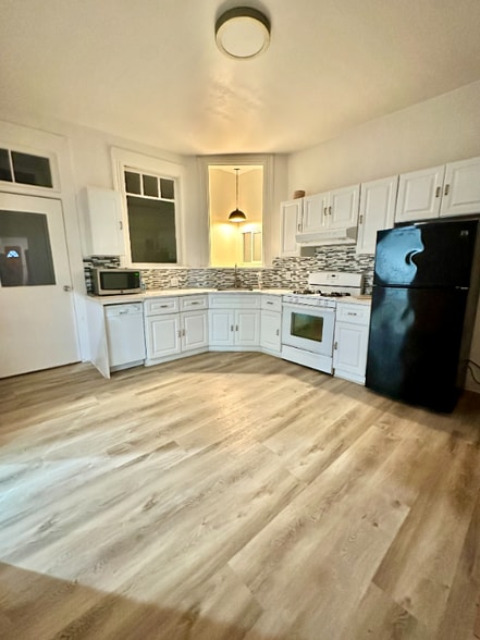 Building Photo - 218 Monterey Blvd