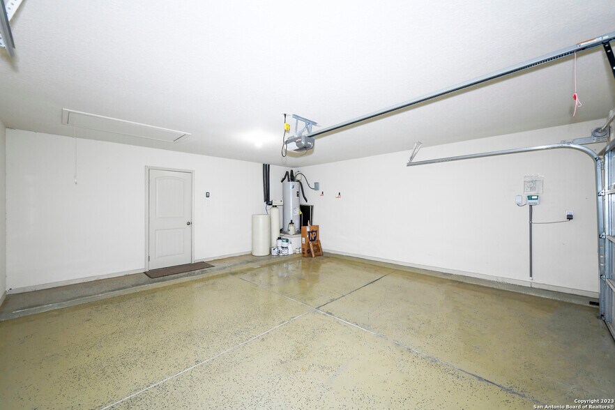 Building Photo - 842 Wall St